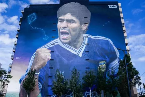 "غرفة مظلمة ومعاناة 12 ساعة".. الكشف عن نتائج تحقيقات وفاة مارادونا 